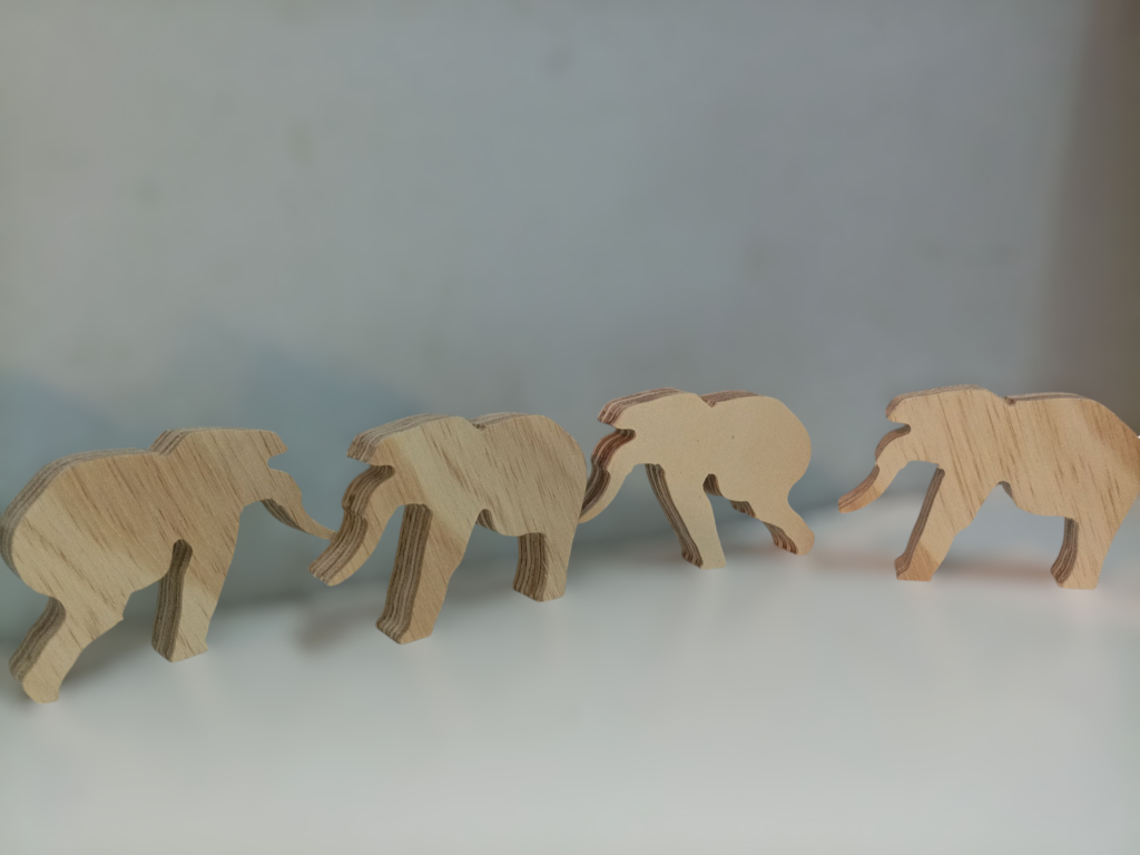 Pack de 4 Elefantes de juguete de madera para regañar